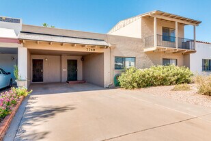 7749 E Meadowbrook Ave in Scottsdale, AZ - Building Photo