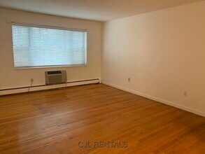 67 Grove St in Arlington, MA - Foto de edificio - Building Photo