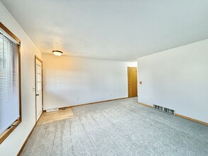 1124-1126 Brown Dr in Milton, WI - Foto de edificio - Building Photo