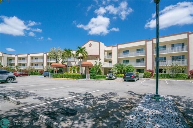 7214 N Devon Dr in Tamarac, FL - Foto de edificio - Building Photo