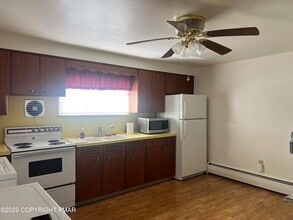 144 E Diaz Ave in Nesquehoning, PA - Foto de edificio - Building Photo