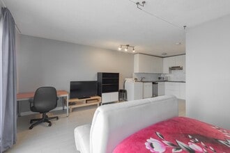 6931 Cooney Rd. in Richmond, BC - Building Photo - Building Photo