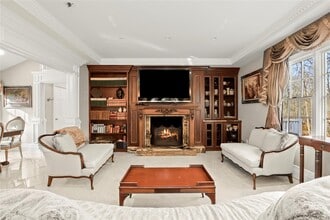 675 Quaker Rd in Chappaqua, NY - Building Photo - Building Photo