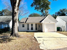 126 Meadowbrook Ct in Niceville, FL - Building Photo