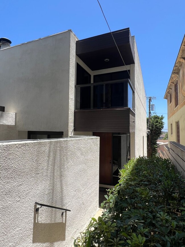 216 Quincy Ave in Long Beach, CA - Building Photo - Building Photo