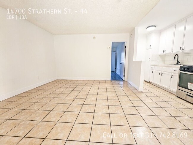 14700 Strathern St in Panorama City, CA - Building Photo - Building Photo