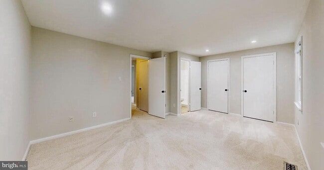 6542 Birchleigh Way in Alexandria, VA - Foto de edificio - Building Photo