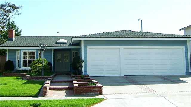 1081 Tulare Dr in Costa Mesa, CA - Foto de edificio - Building Photo