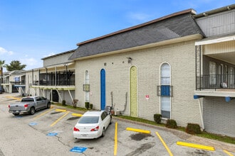 Parkgreen on Gessner in Houston, TX - Building Photo - Building Photo