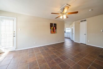 10630 Westbrae Pkwy in Houston, TX - Building Photo - Building Photo