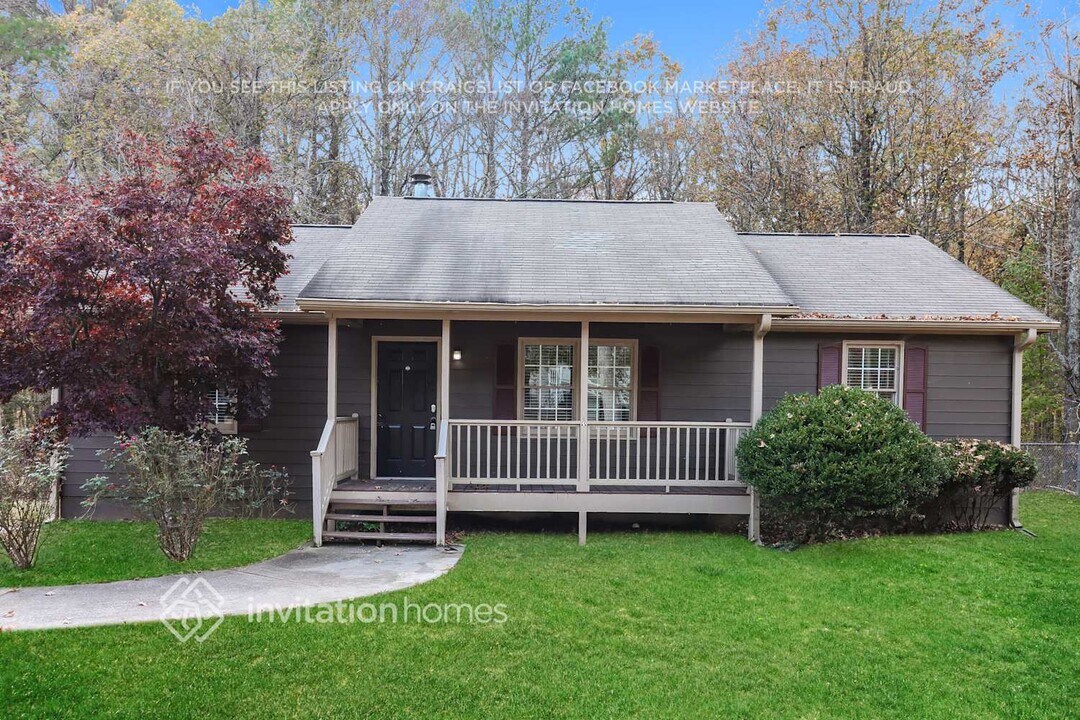 322 Dillon Dr in Douglasville, GA - Building Photo