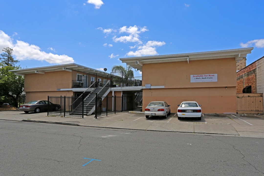 Darina Apartments in Sacramento, CA - Building Photo