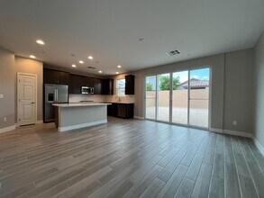6575 Dove Pt Pl in Las Vegas, NV - Building Photo - Building Photo