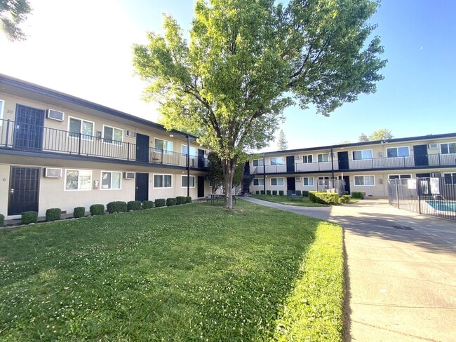 Renovated Apartments at Oak Plaza Apartments in Sacramento, CA - Building Photo - Building Photo