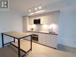 47-2747 Mutual St in Toronto, ON - Building Photo - Building Photo