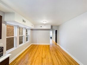 8317 S Drexel Ave in Chicago, IL - Building Photo - Interior Photo