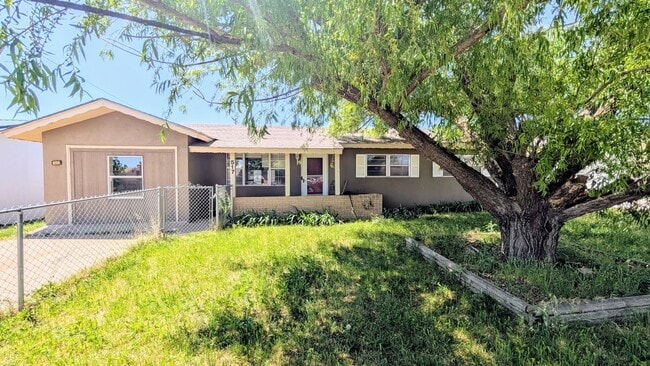 property at 517 W 19th St