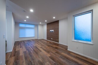 5452 Delridge Wy SW in Seattle, WA - Building Photo - Building Photo