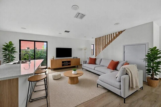 936 NW 10th St in Florida City, FL - Building Photo - Building Photo