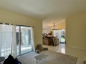 11463 SW 74th St in Miami, FL - Building Photo - Building Photo