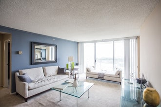 Welcome to Enclave Silver Spring! in Silver Spring, MD - Foto de edificio - Interior Photo