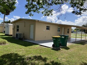 21946 Hernando Ave in Port Charlotte, FL - Foto de edificio - Building Photo