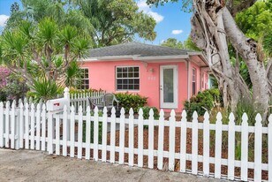 802 N J St in Lake Worth Beach, FL - Building Photo