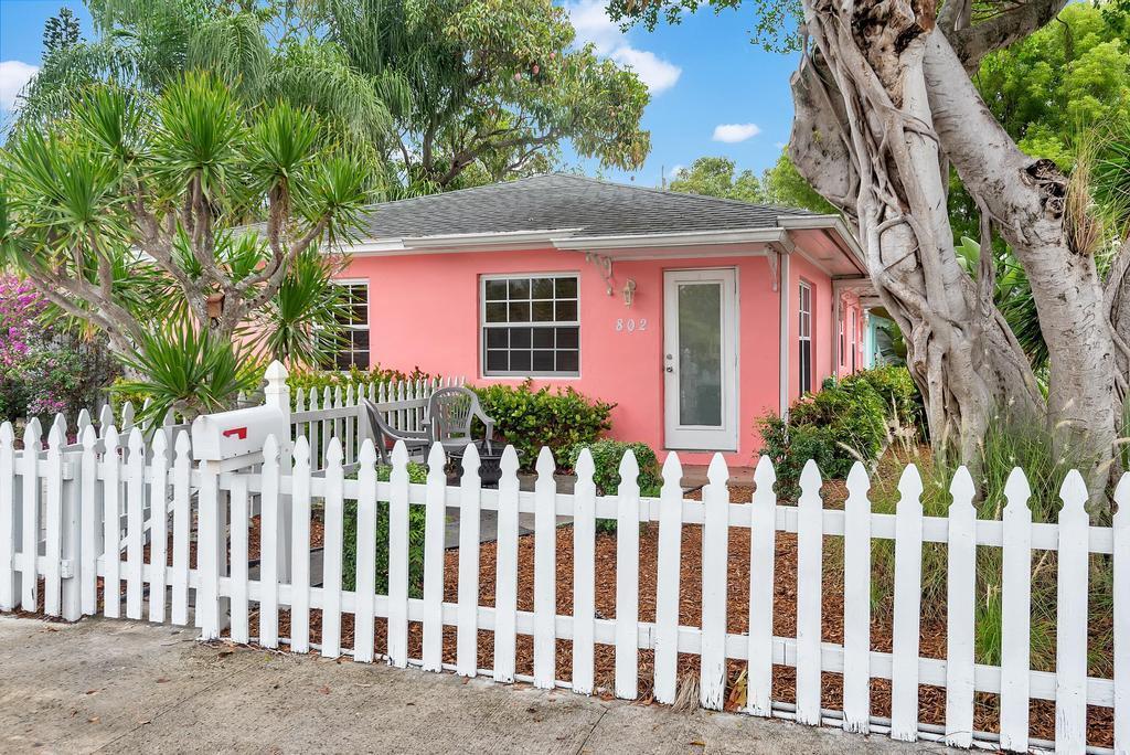 802 N J St in Lake Worth Beach, FL - Building Photo