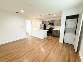 4526 Munger Ave in Dallas, TX - Building Photo - Building Photo