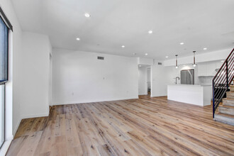 4409 Saugus Ave in Sherman Oaks, CA - Building Photo - Building Photo