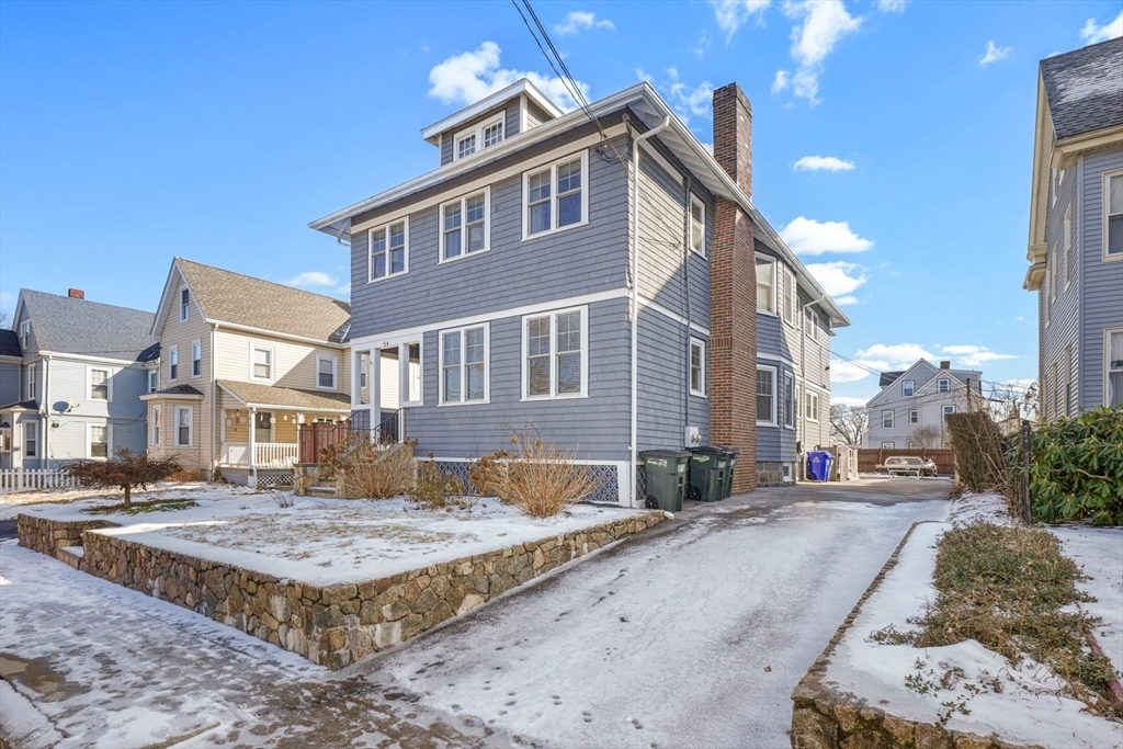 54 Chickatawbut St in Boston, MA - Building Photo