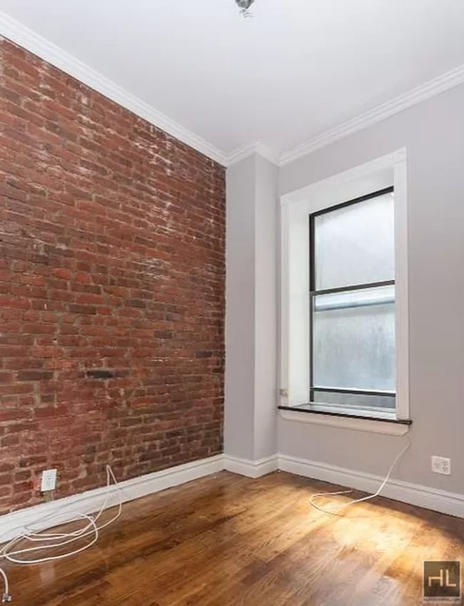 250 Mott St