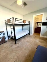 5207 Hayes St in Hollywood, FL - Building Photo - Building Photo