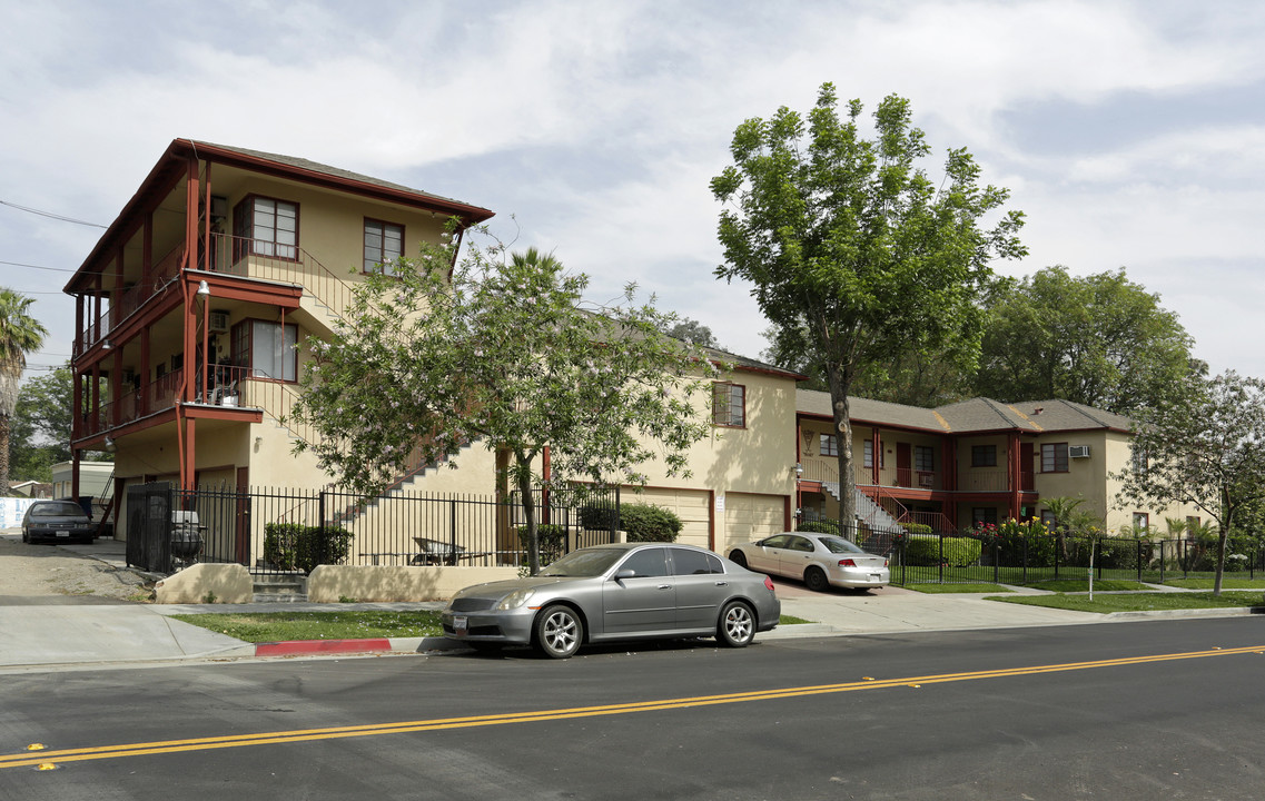 Victory Apartments in Riverside, CA - Foto de edificio