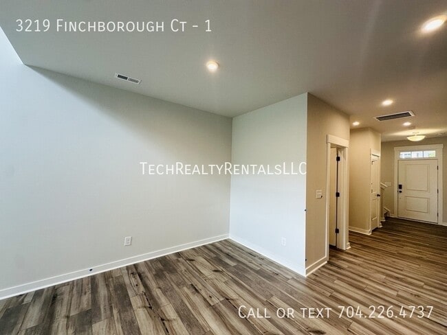 3219 Finchborough Ct in Charlotte, NC - Building Photo - Building Photo