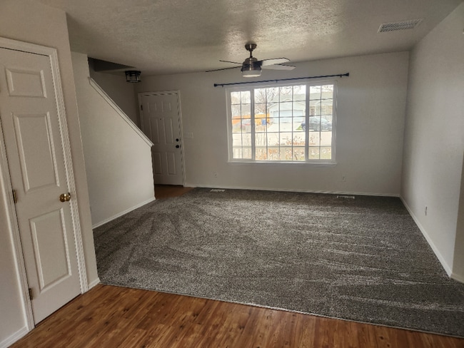 1427 W Roberts Pl in Nampa, ID - Foto de edificio - Building Photo