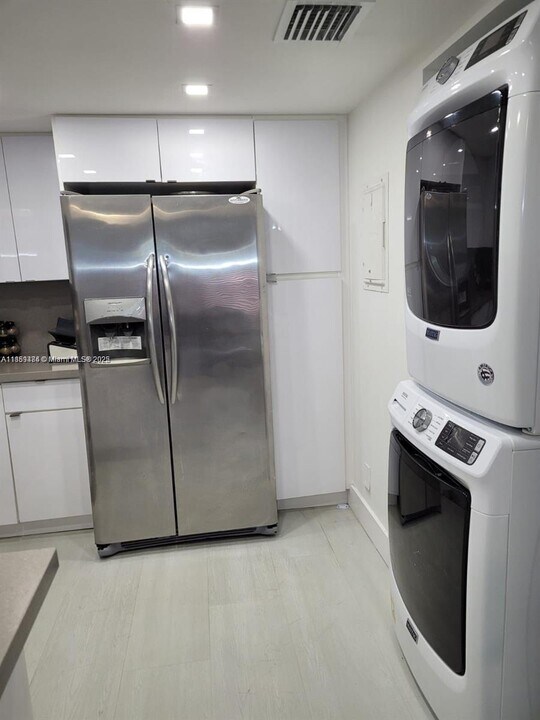 8616 SW 156th Pl in Miami, FL - Building Photo
