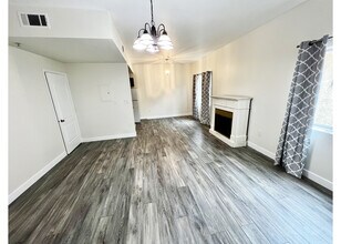 14655 Vanowen St in Van Nuys, CA - Building Photo - Building Photo