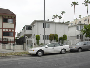 1801 N Harvard Blvd in Los Angeles, CA - Building Photo - Building Photo