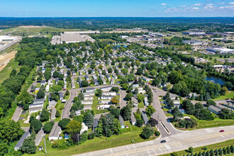 Orion Lakes in Orion Township, MI - Foto de edificio - Building Photo