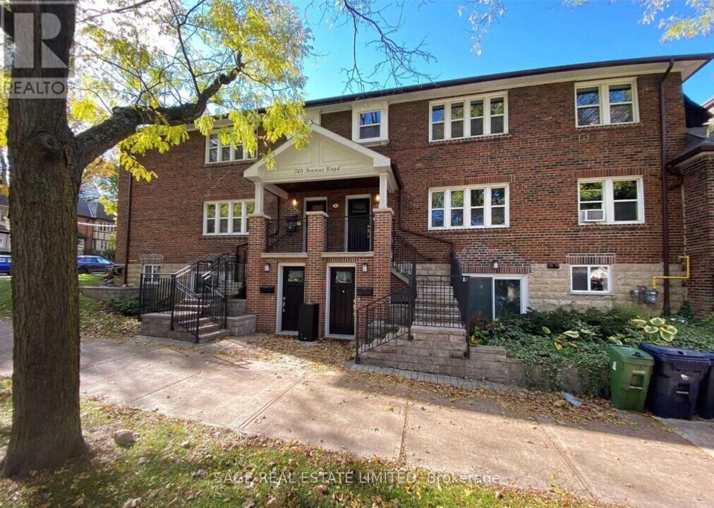 740 Avenue Rd in Toronto, ON - Building Photo