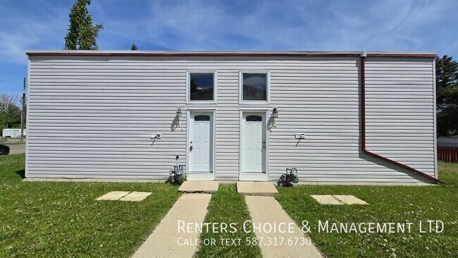 2 Bedroom Pet Friendly With Assigned Parking in Brooks, AB - Building Photo - Building Photo