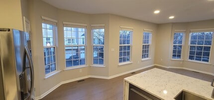 13 McMartin Ct in Jersey City, NJ - Building Photo - Building Photo