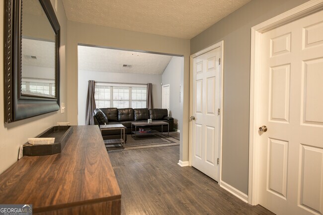 7151 Springchase Way in Austell, GA - Building Photo - Building Photo