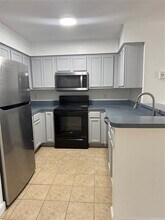 7630 Westwood Dr in Tamarac, FL - Building Photo - Building Photo