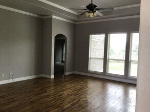 103 Sandstone Ln in Weatherford, TX - Foto de edificio - Building Photo