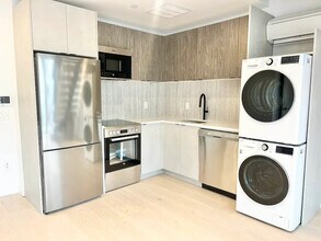 37-25 32nd St in Queens, NY - Building Photo - Building Photo