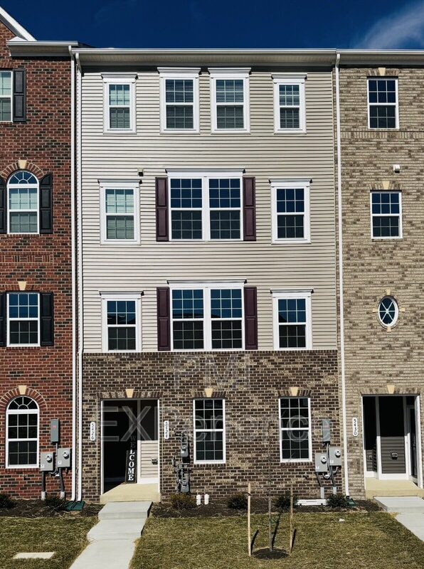 property at 5424 Greenpoint Ln