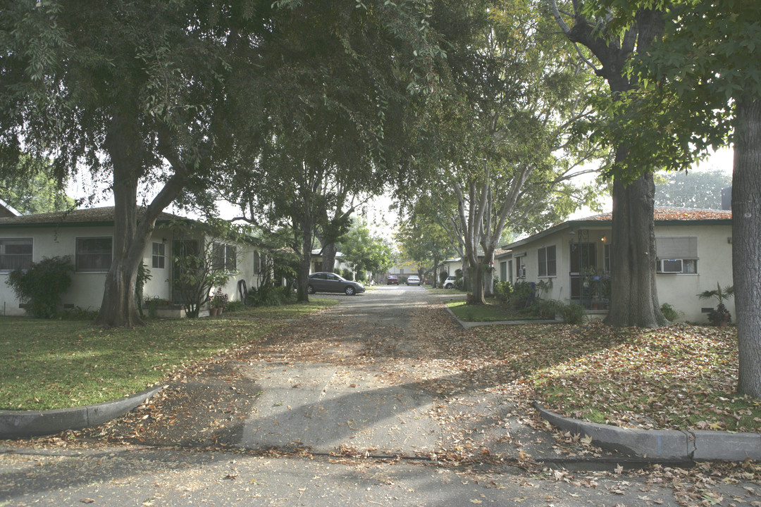 420 Violet Ave in Monrovia, CA - Building Photo