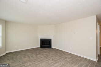 7985 E Field Dr in Douglasville, GA - Building Photo - Building Photo